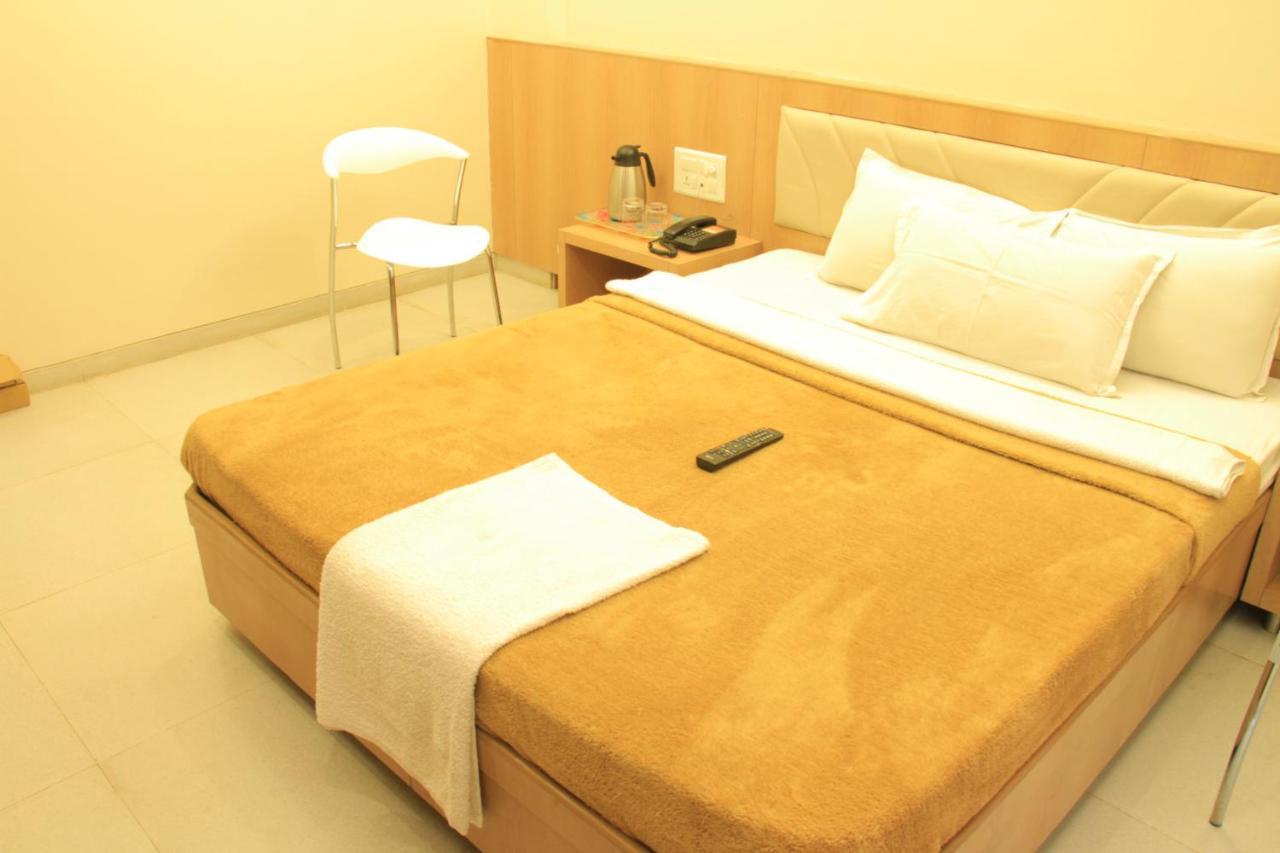 Hotel Sai Gurusthan Shirdi Extérieur photo