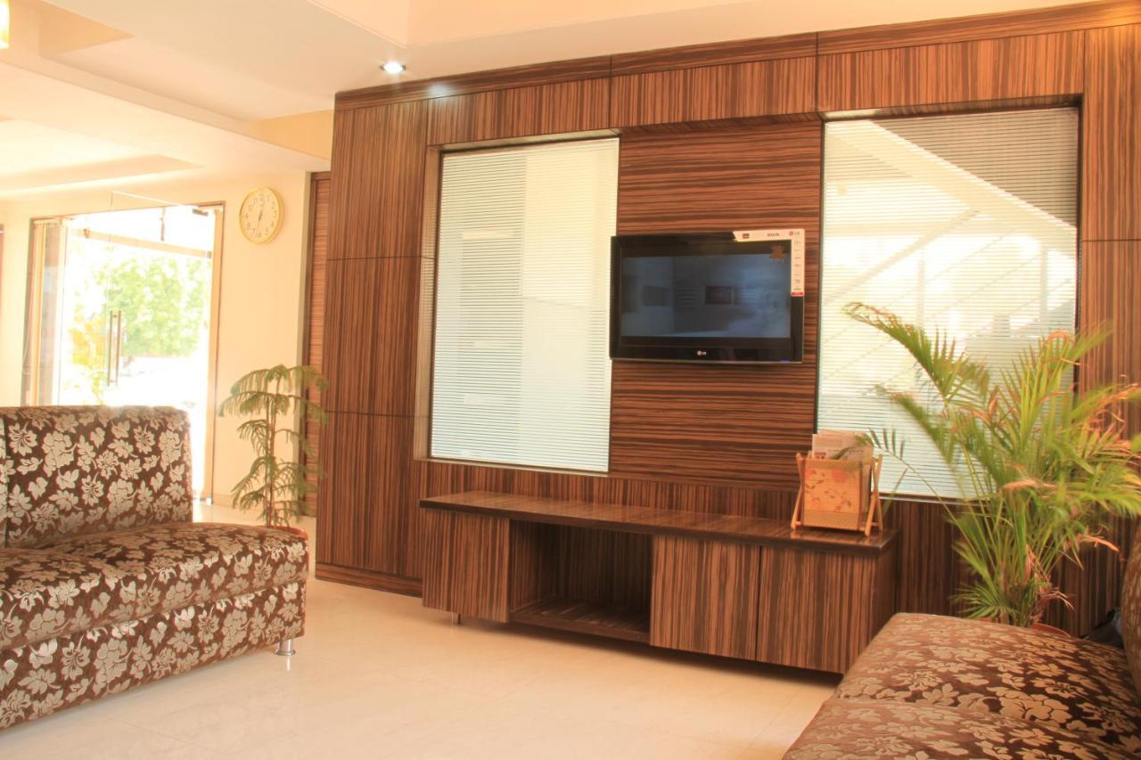 Hotel Sai Gurusthan Shirdi Extérieur photo
