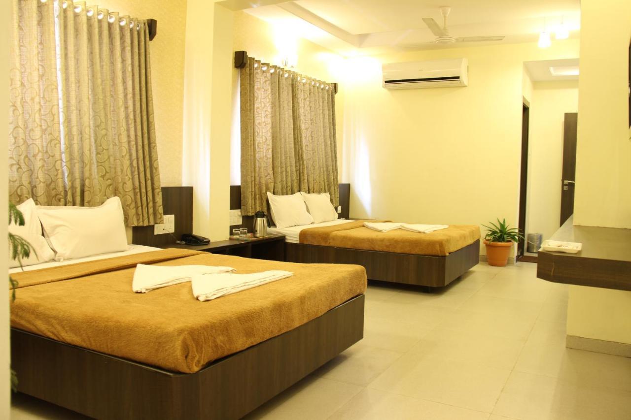 Hotel Sai Gurusthan Shirdi Extérieur photo