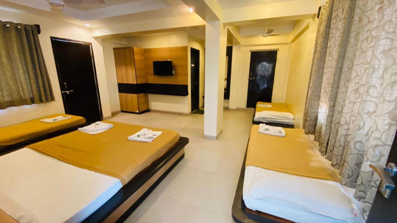 Hotel Sai Gurusthan Shirdi Extérieur photo