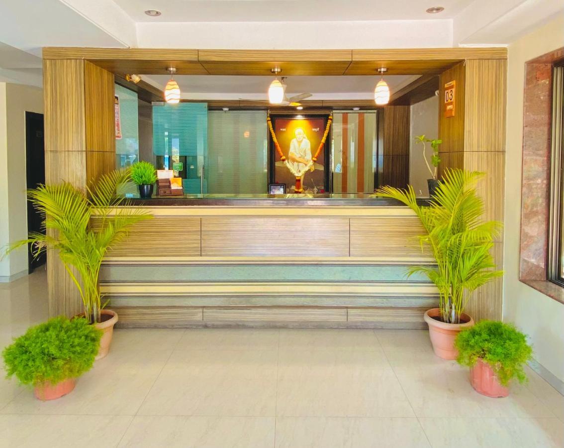 Hotel Sai Gurusthan Shirdi Extérieur photo